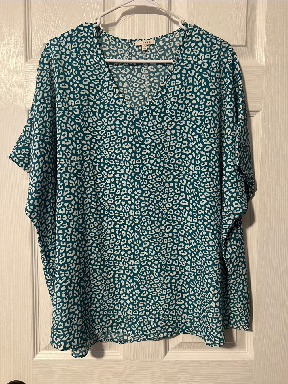 JODIFL Teal and White Animal Print V-Neck Tunic